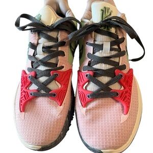 Basketball ball shoe